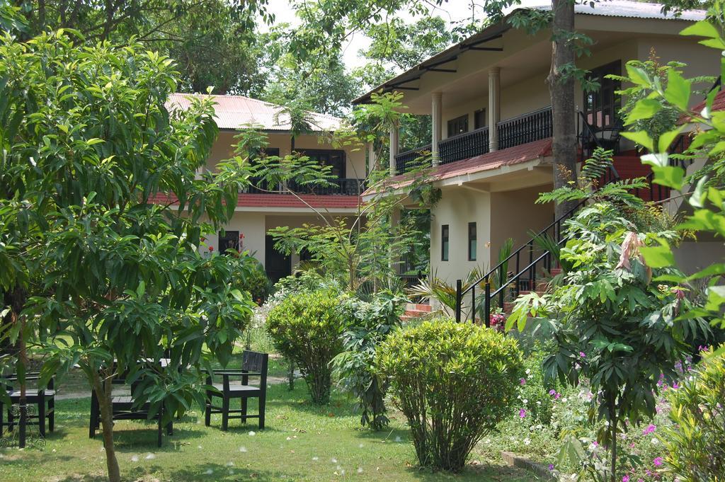 Hotel Parkland Sauraha Exterior photo