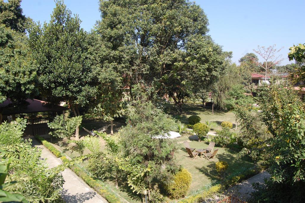 Hotel Parkland Sauraha Exterior photo