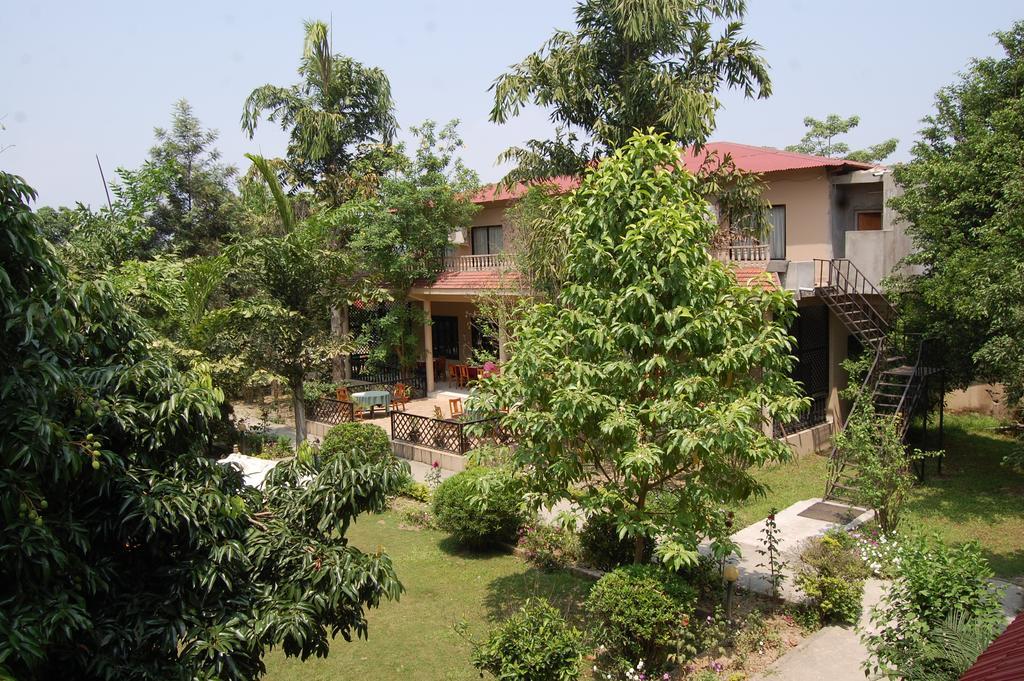 Hotel Parkland Sauraha Exterior photo