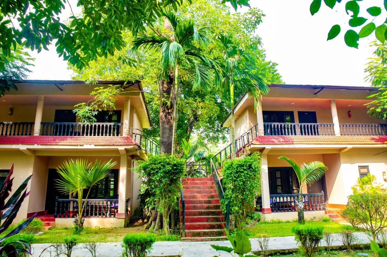 Hotel Parkland Sauraha Exterior photo