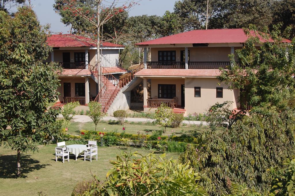 Hotel Parkland Sauraha Exterior photo