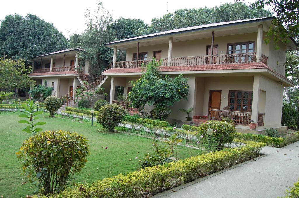 Hotel Parkland Sauraha Exterior photo