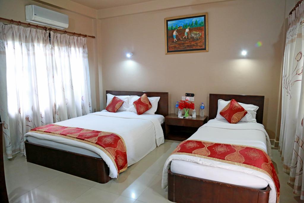 Hotel Parkland Sauraha Exterior photo