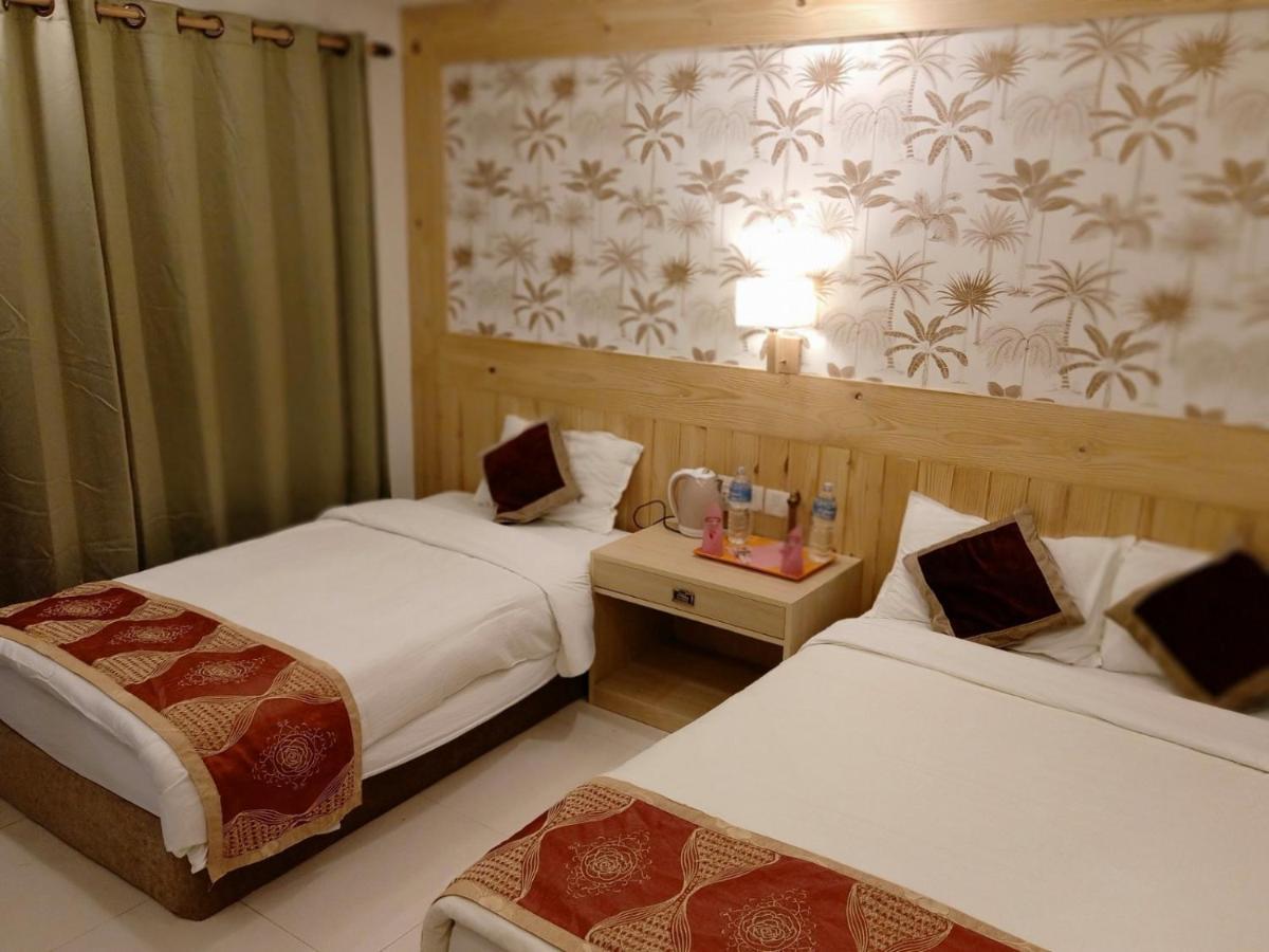 Hotel Parkland Sauraha Exterior photo